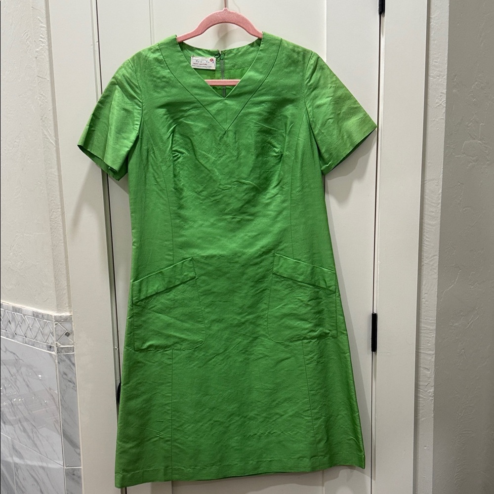 Vintage Chic Green V-Neck Midi Dress
